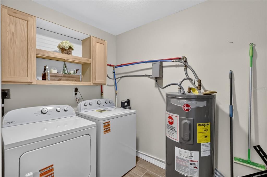 For Sale: $300,000 (4 beds, 2 baths, 1606 Square Feet)