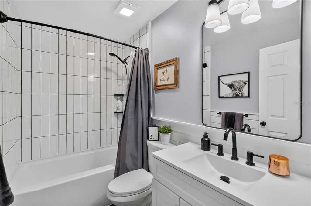 For Sale: $300,000 (4 beds, 2 baths, 1606 Square Feet)