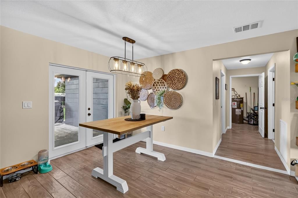 For Sale: $300,000 (4 beds, 2 baths, 1606 Square Feet)