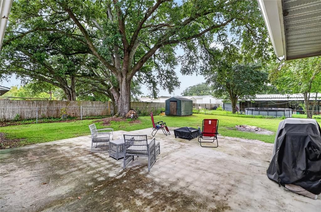 For Sale: $300,000 (4 beds, 2 baths, 1606 Square Feet)