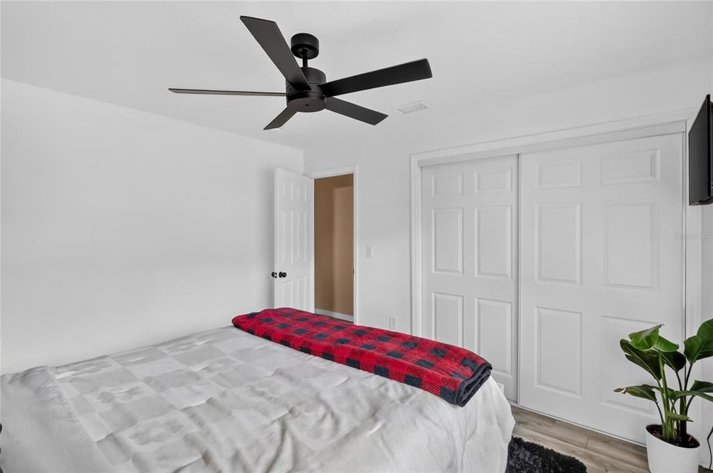 For Sale: $300,000 (4 beds, 2 baths, 1606 Square Feet)