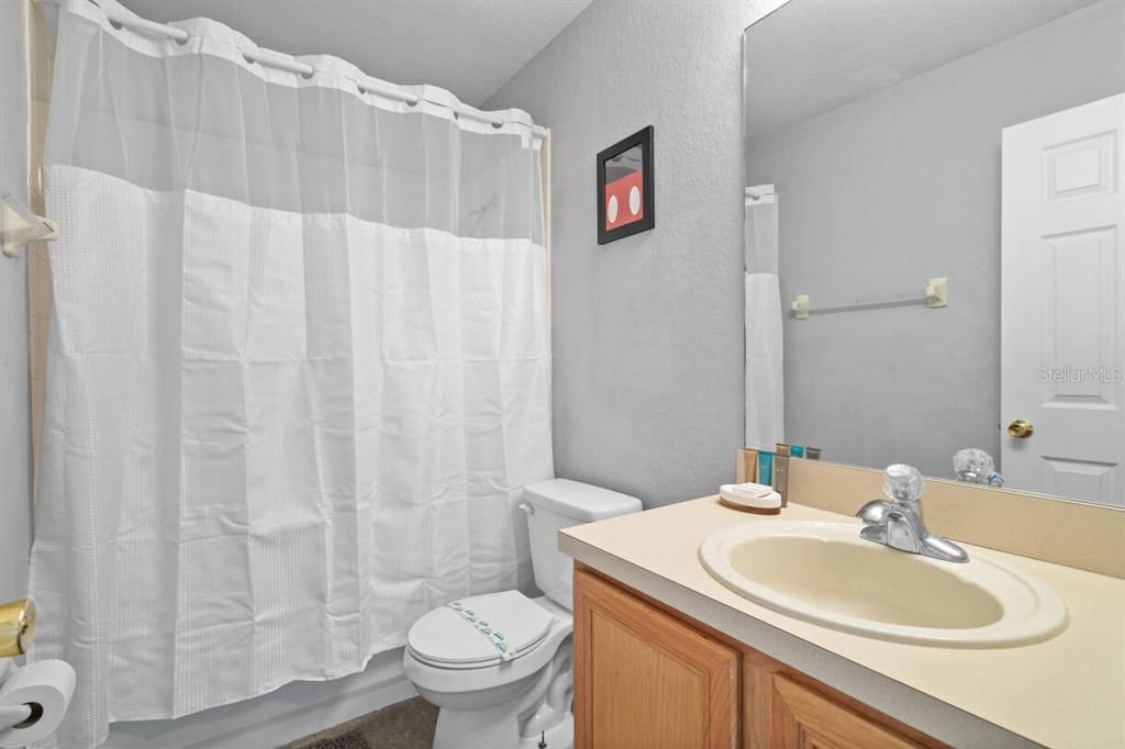 En Venta: $295,000 (4 camas, 3 baños, 1856 Pies cuadrados)