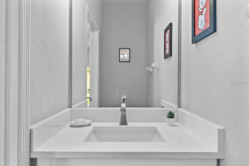 En Venta: $295,000 (4 camas, 3 baños, 1856 Pies cuadrados)