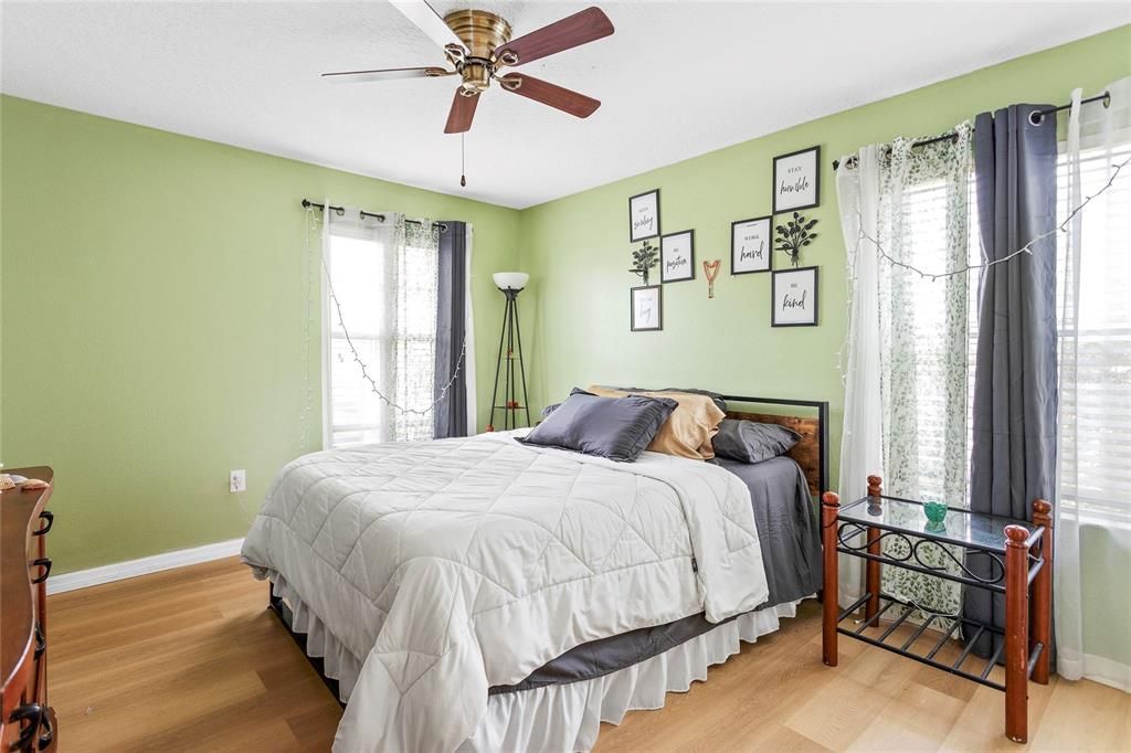 For Sale: $239,999 (2 beds, 2 baths, 1192 Square Feet)