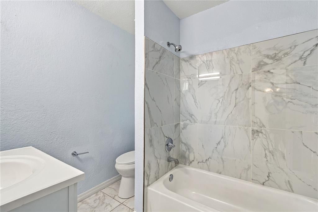 For Sale: $199,900 (2 beds, 2 baths, 964 Square Feet)