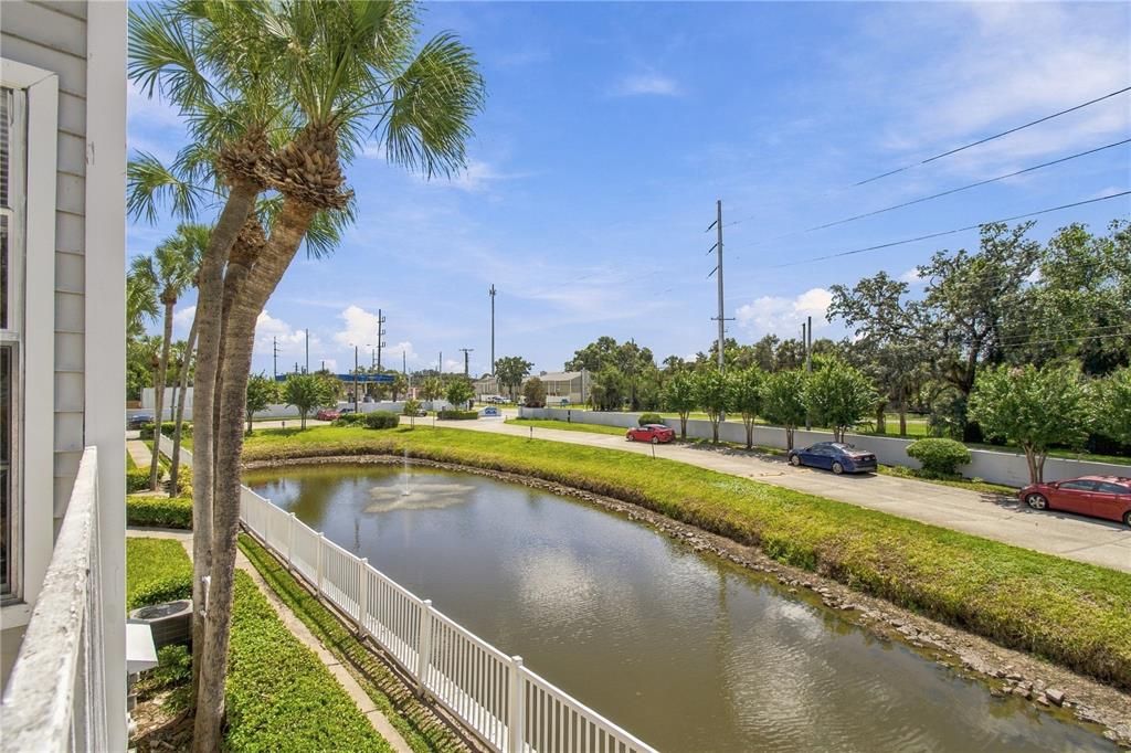 For Sale: $199,900 (2 beds, 2 baths, 964 Square Feet)