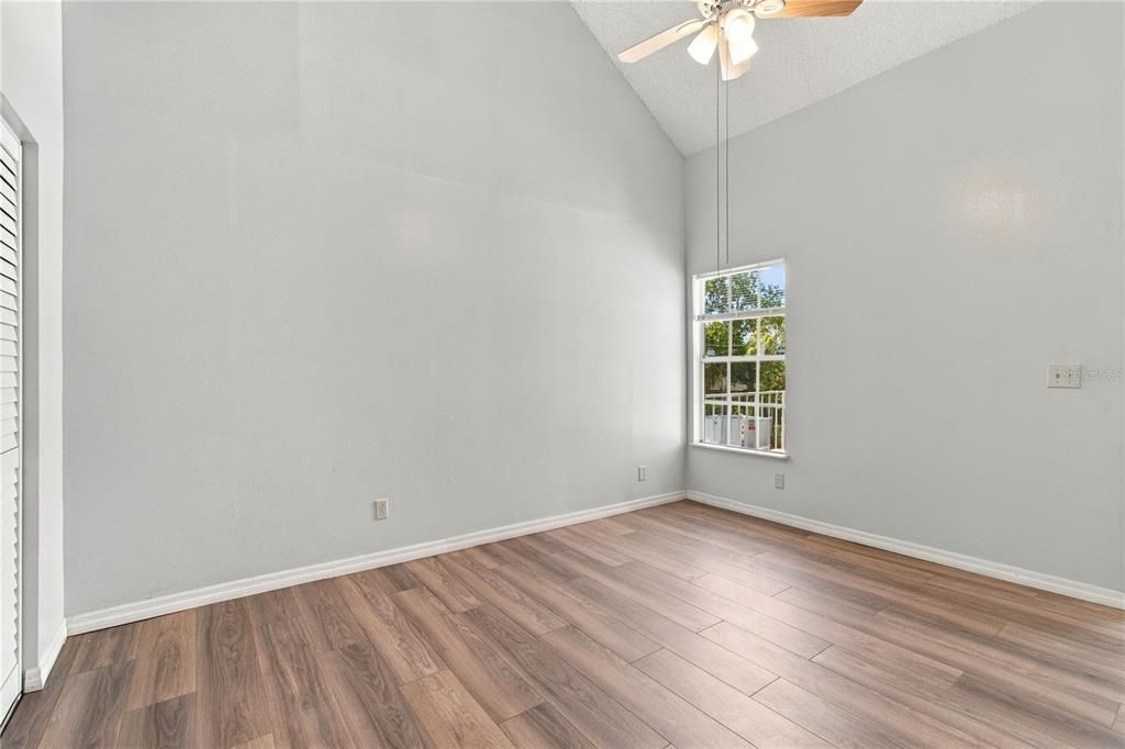 For Sale: $199,900 (2 beds, 2 baths, 964 Square Feet)