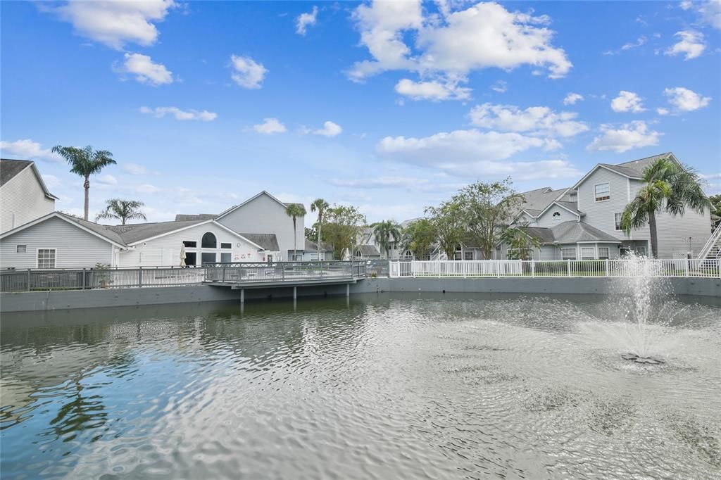 For Sale: $199,900 (2 beds, 2 baths, 964 Square Feet)