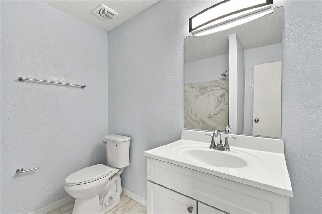 For Sale: $199,900 (2 beds, 2 baths, 964 Square Feet)