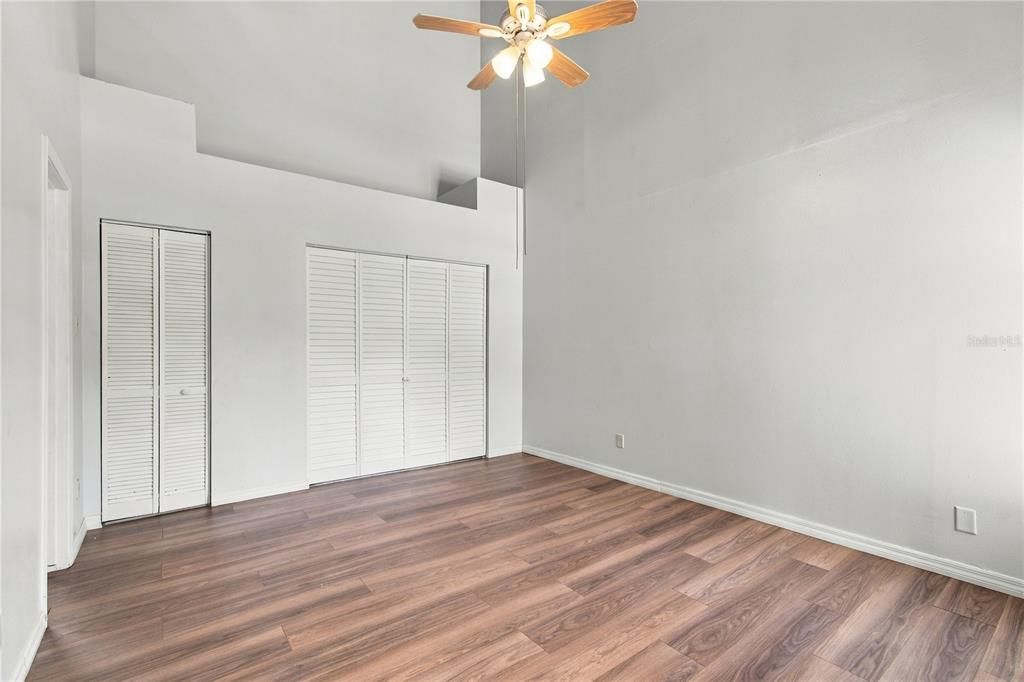 For Sale: $199,900 (2 beds, 2 baths, 964 Square Feet)