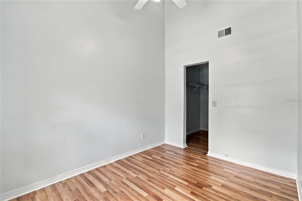For Sale: $199,900 (2 beds, 2 baths, 964 Square Feet)