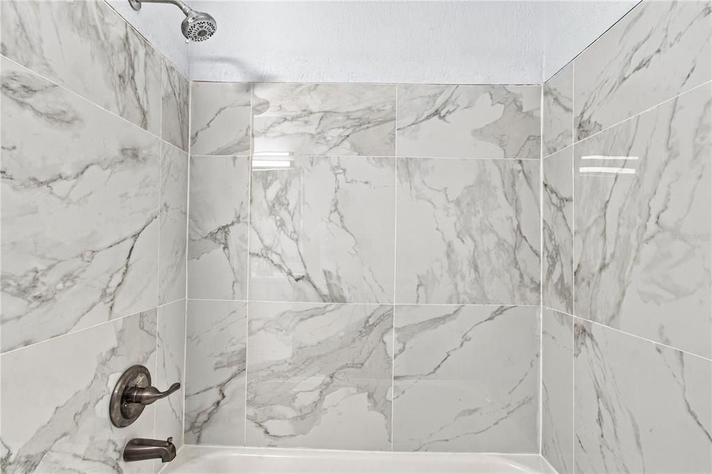 For Sale: $199,900 (2 beds, 2 baths, 964 Square Feet)