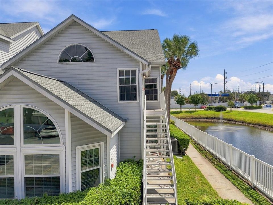 For Sale: $199,900 (2 beds, 2 baths, 964 Square Feet)