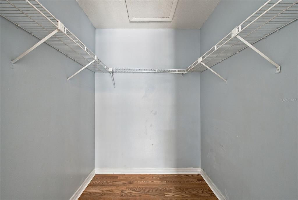 For Sale: $199,900 (2 beds, 2 baths, 964 Square Feet)