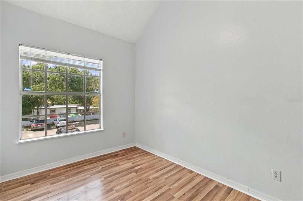 For Sale: $199,900 (2 beds, 2 baths, 964 Square Feet)