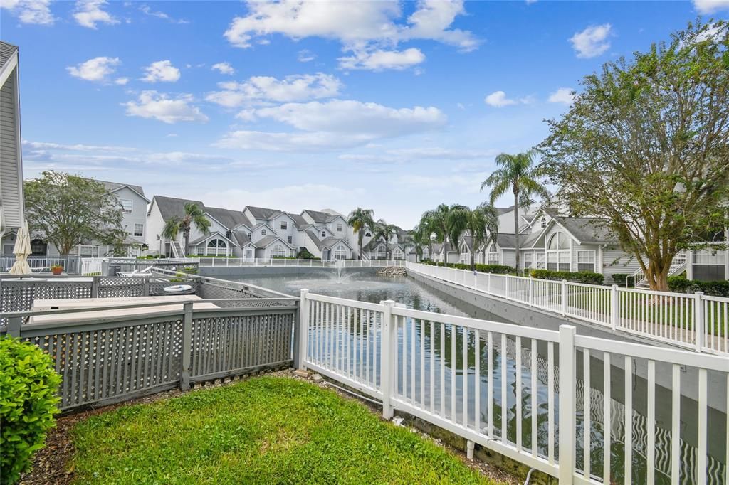 For Sale: $199,900 (2 beds, 2 baths, 964 Square Feet)