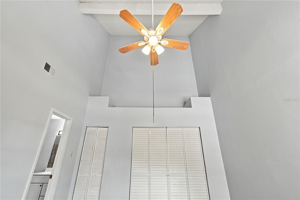 For Sale: $199,900 (2 beds, 2 baths, 964 Square Feet)