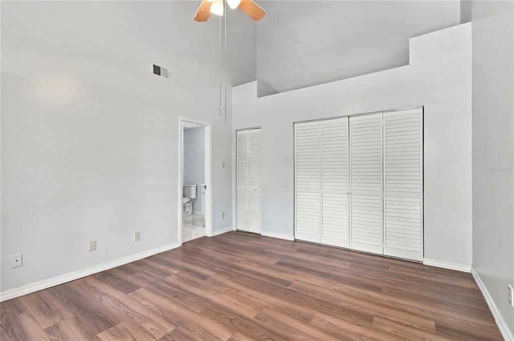 For Sale: $199,900 (2 beds, 2 baths, 964 Square Feet)