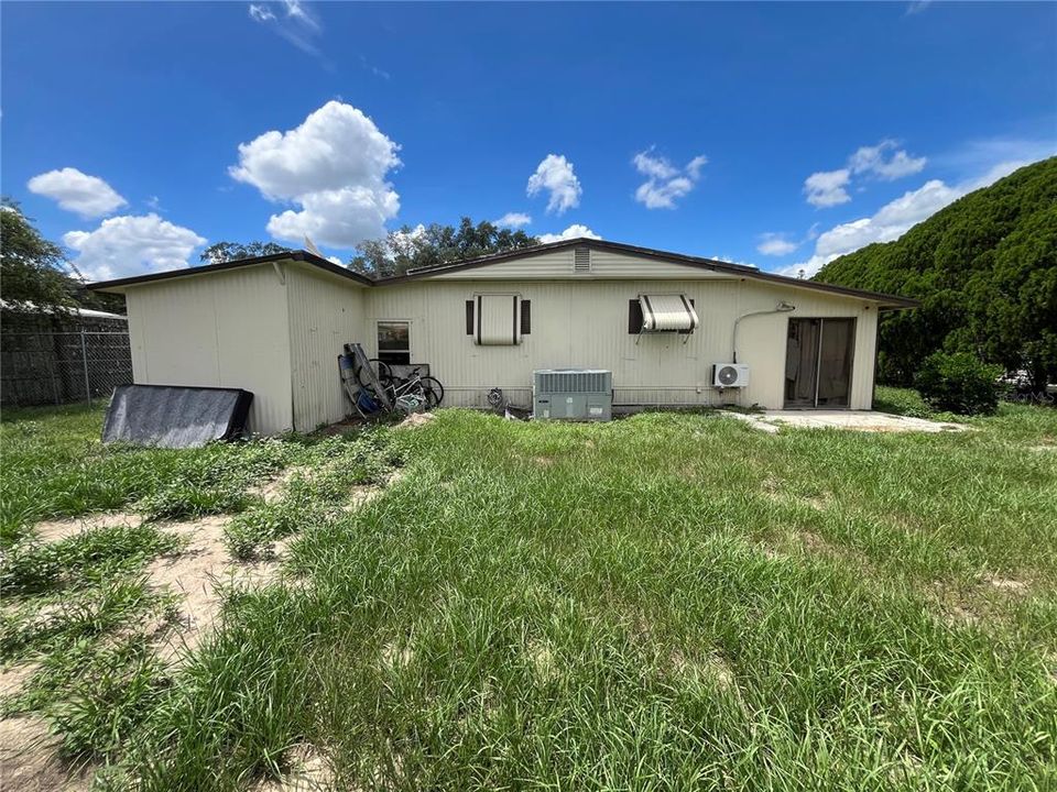 For Sale: $169,900 (2 beds, 1 baths, 768 Square Feet)