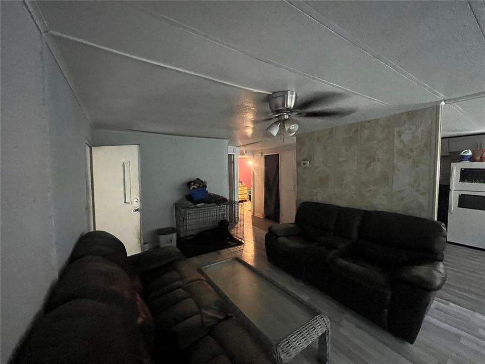 For Sale: $169,900 (2 beds, 1 baths, 768 Square Feet)
