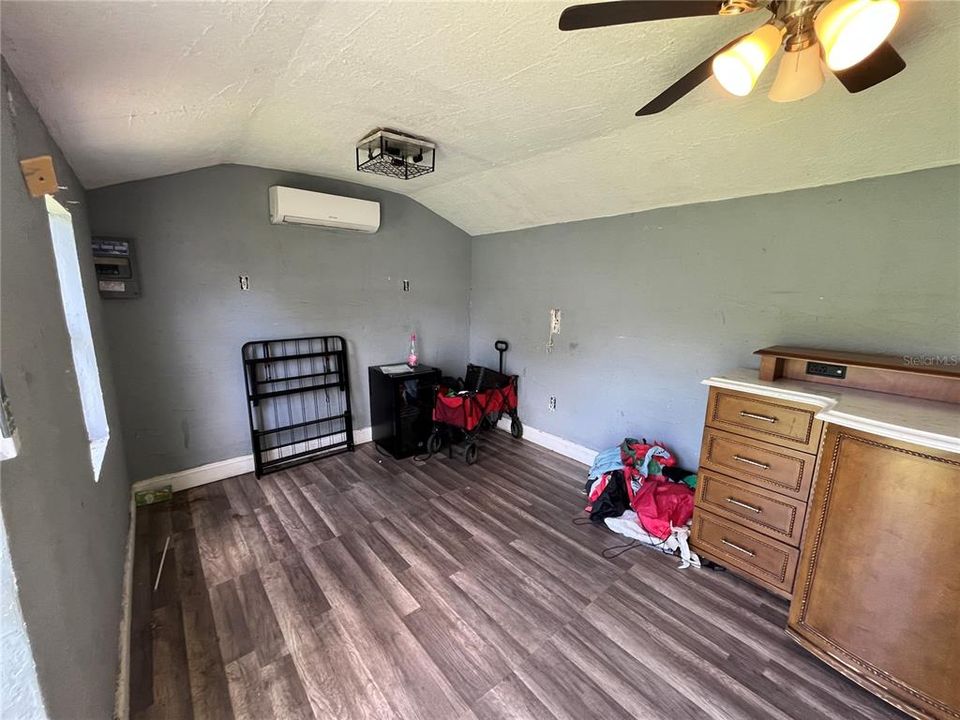 For Sale: $169,900 (2 beds, 1 baths, 768 Square Feet)