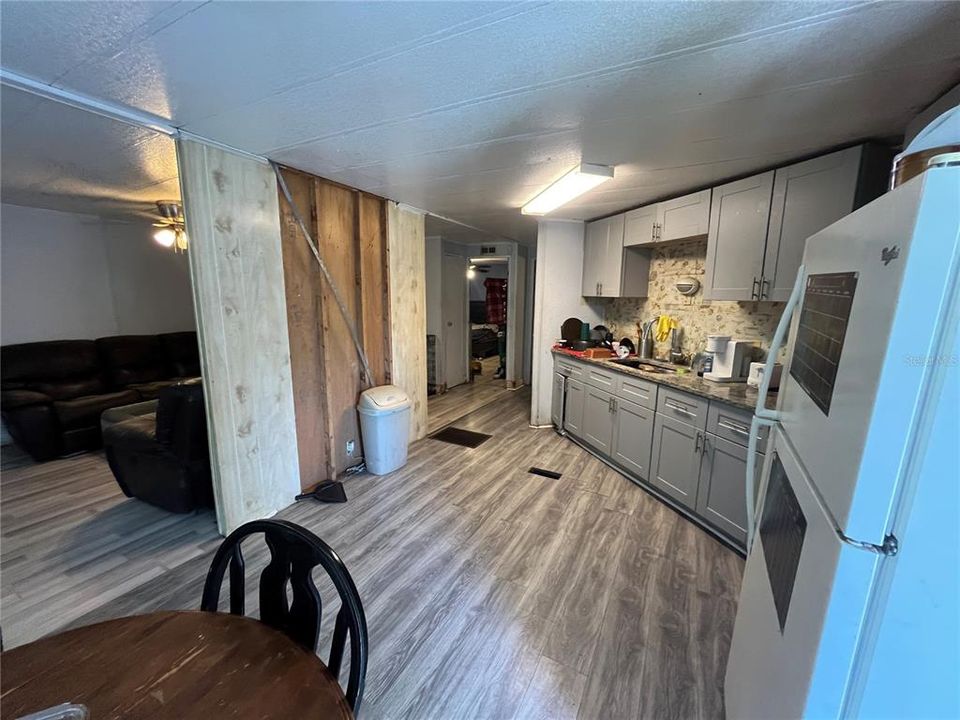 For Sale: $169,900 (2 beds, 1 baths, 768 Square Feet)