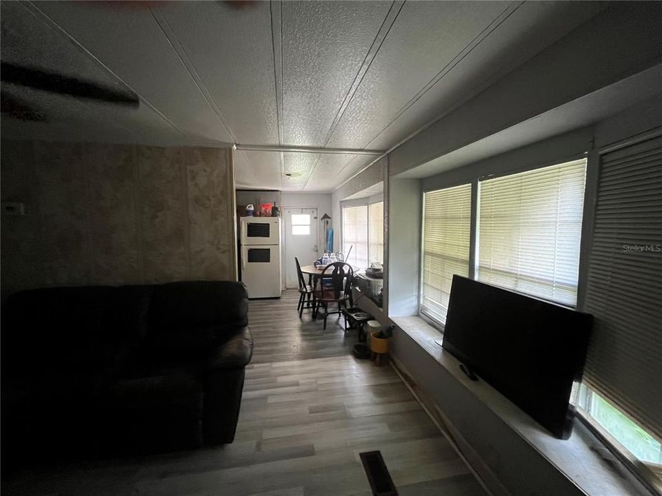 For Sale: $169,900 (2 beds, 1 baths, 768 Square Feet)