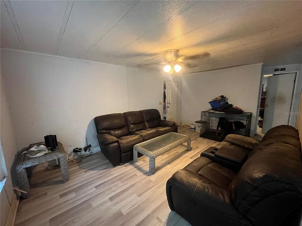 For Sale: $169,900 (2 beds, 1 baths, 768 Square Feet)