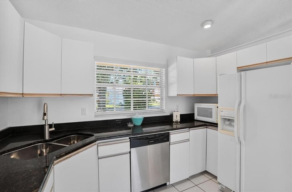 En Venta: $285,000 (2 camas, 2 baños, 1363 Pies cuadrados)