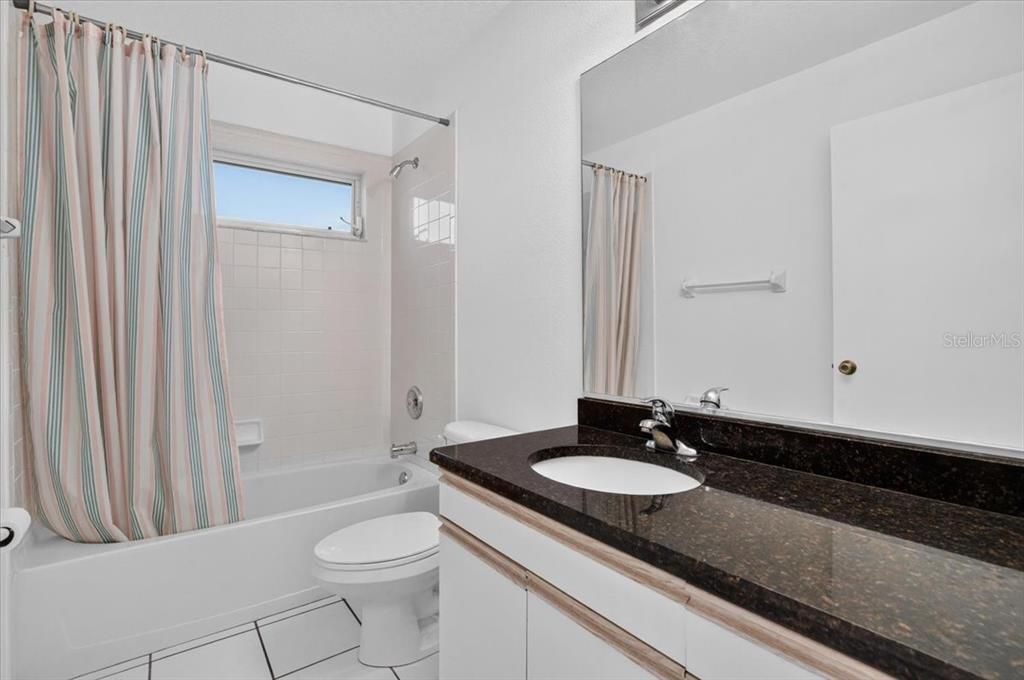 En Venta: $285,000 (2 camas, 2 baños, 1363 Pies cuadrados)