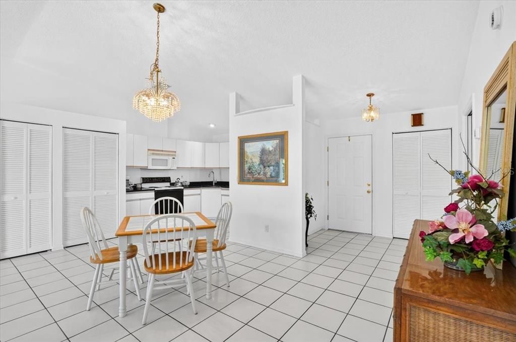 En Venta: $285,000 (2 camas, 2 baños, 1363 Pies cuadrados)