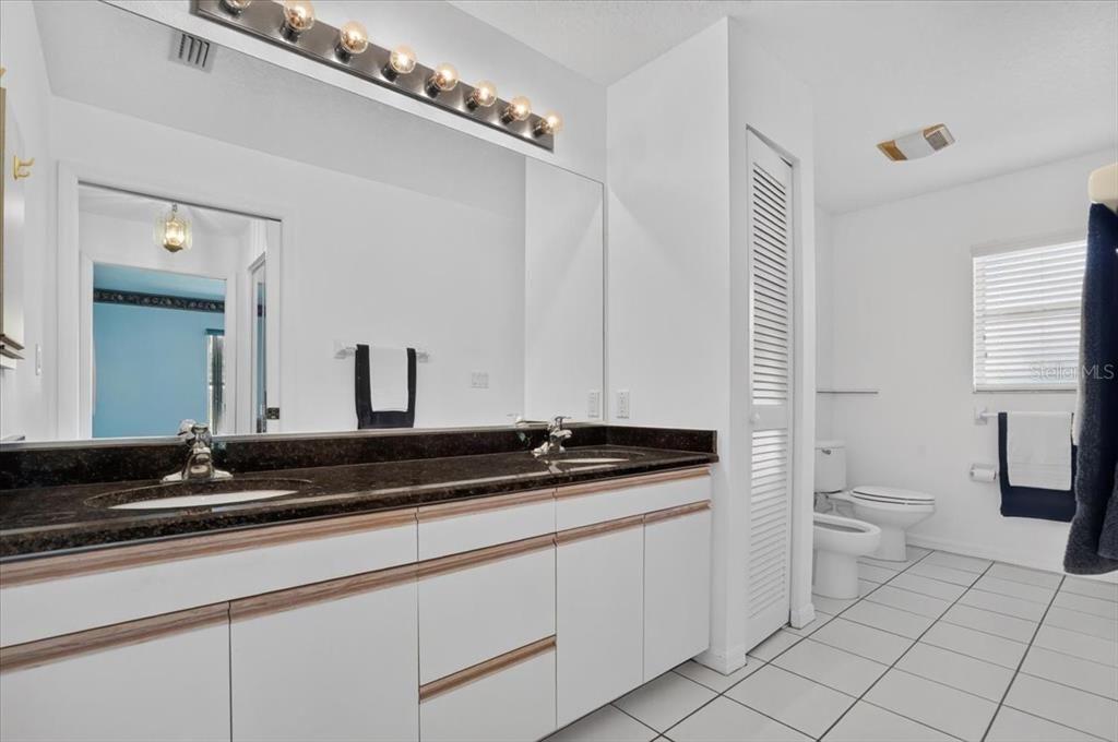 En Venta: $285,000 (2 camas, 2 baños, 1363 Pies cuadrados)