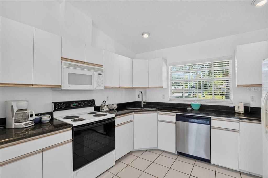 En Venta: $285,000 (2 camas, 2 baños, 1363 Pies cuadrados)