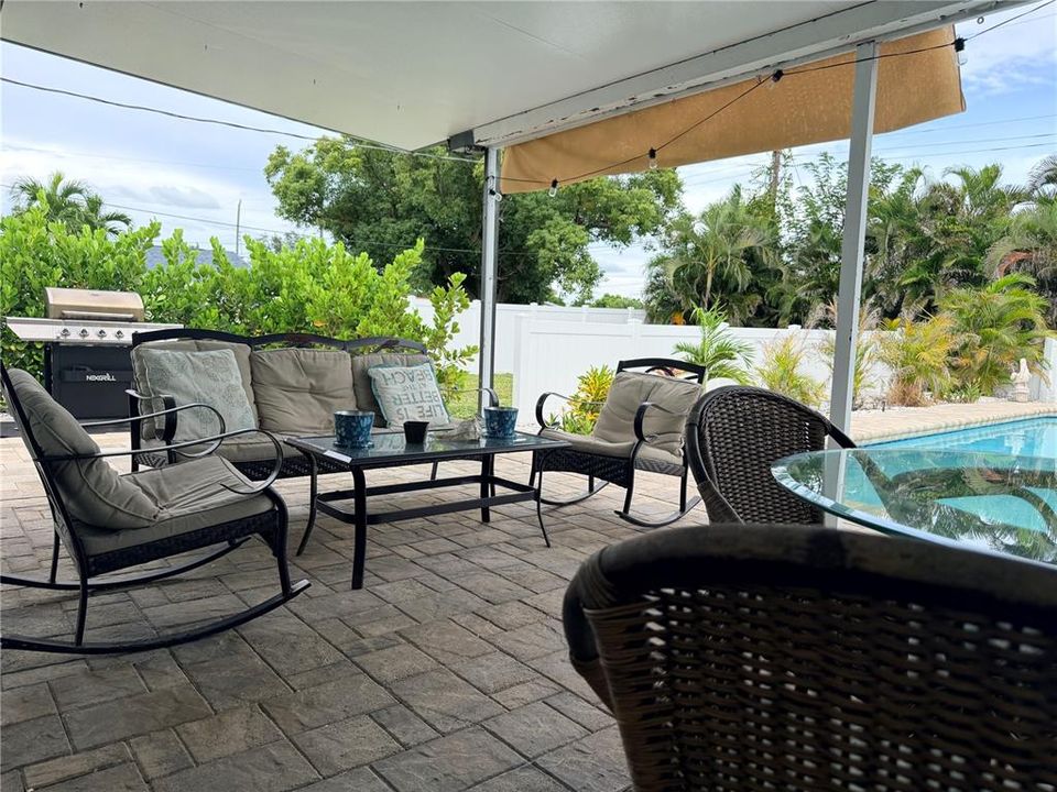 For Sale: $549,999 (4 beds, 2 baths, 1594 Square Feet)