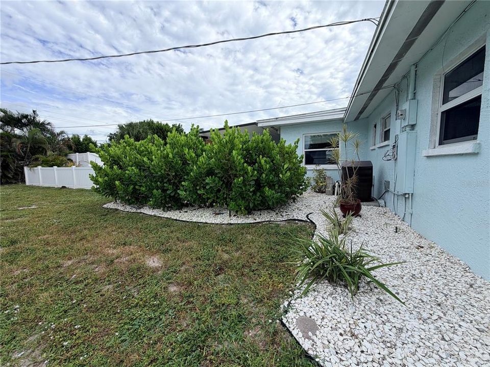 For Sale: $549,999 (4 beds, 2 baths, 1594 Square Feet)
