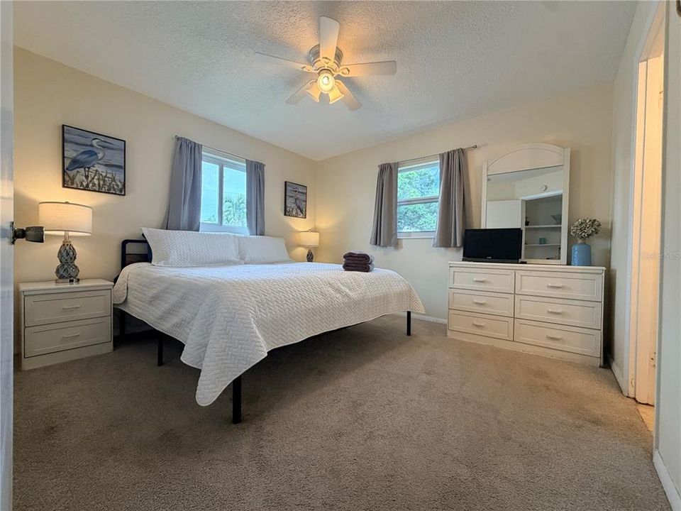 For Sale: $549,999 (4 beds, 2 baths, 1594 Square Feet)