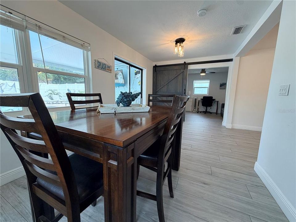 For Sale: $549,999 (4 beds, 2 baths, 1594 Square Feet)