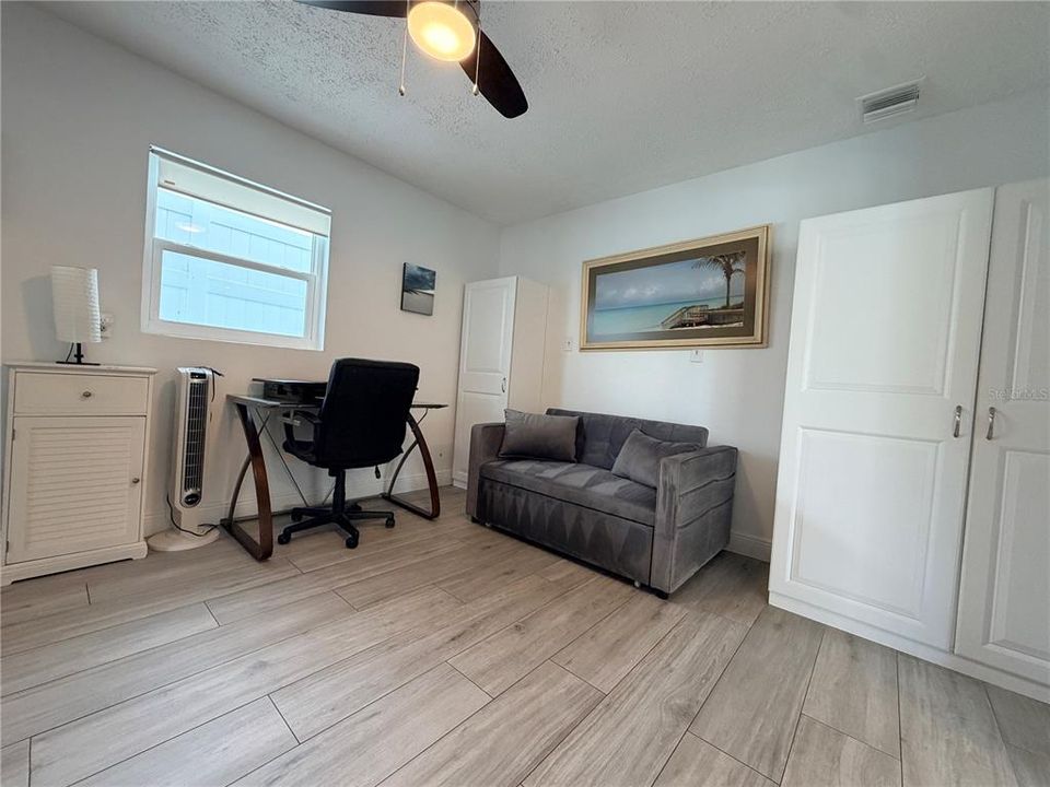For Sale: $549,999 (4 beds, 2 baths, 1594 Square Feet)