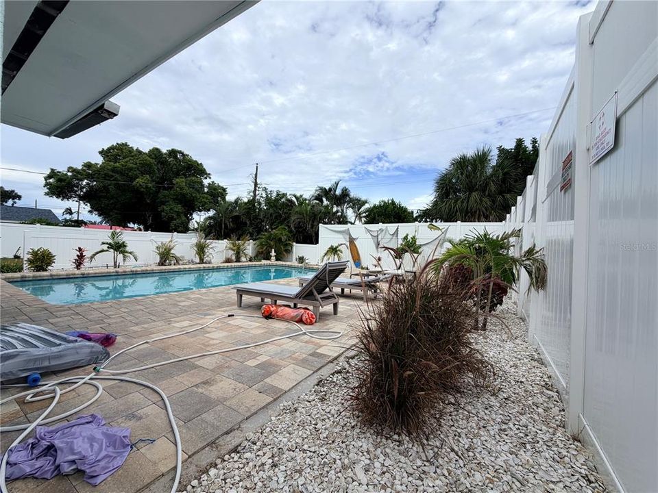For Sale: $549,999 (4 beds, 2 baths, 1594 Square Feet)