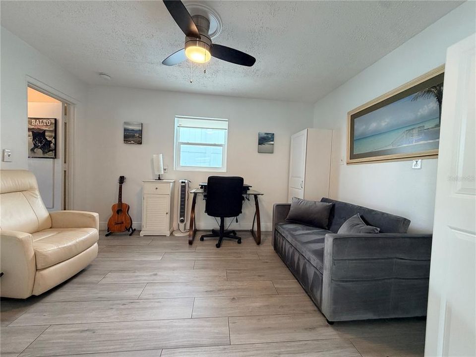 For Sale: $549,999 (4 beds, 2 baths, 1594 Square Feet)