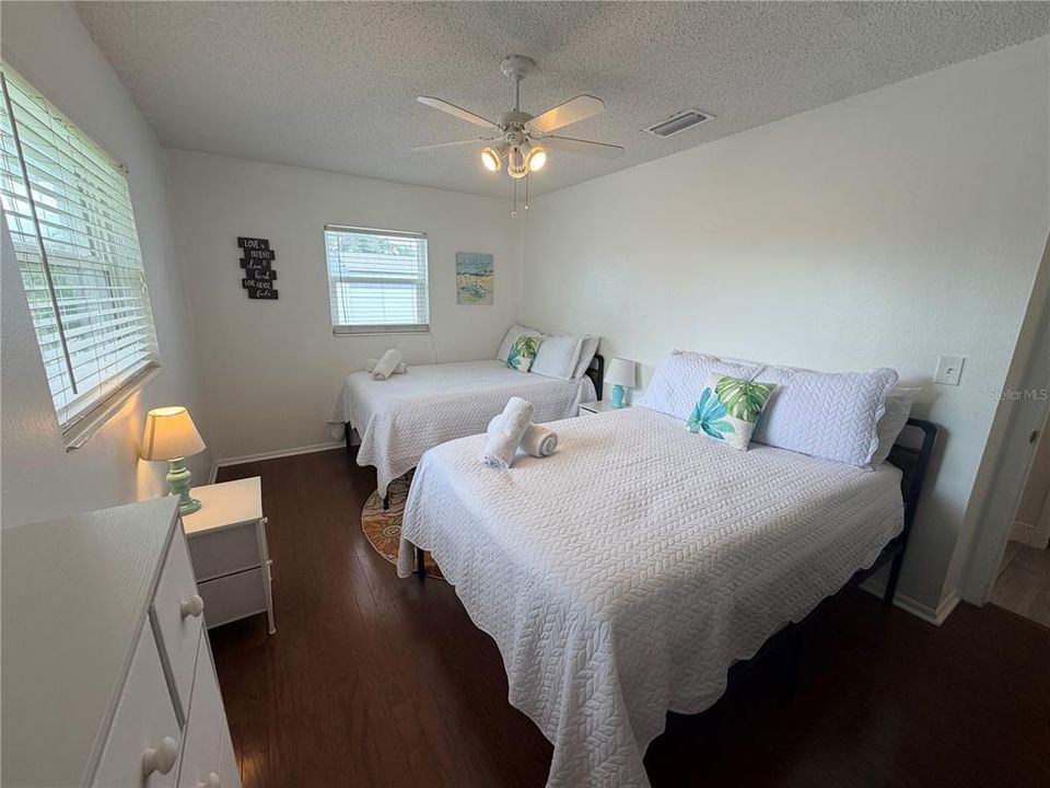 For Sale: $549,999 (4 beds, 2 baths, 1594 Square Feet)