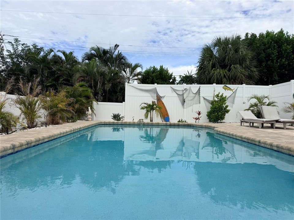 For Sale: $549,999 (4 beds, 2 baths, 1594 Square Feet)