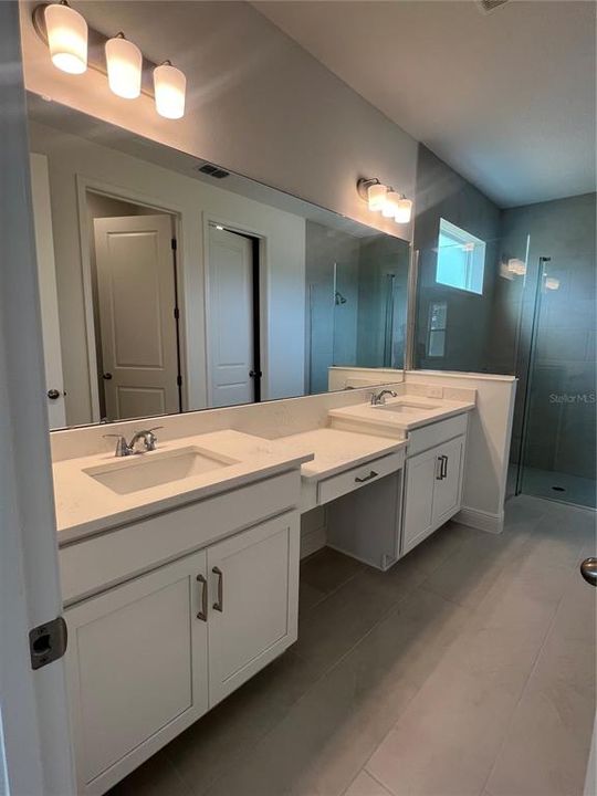 En Venta: $699,990 (4 camas, 3 baños, 2843 Pies cuadrados)
