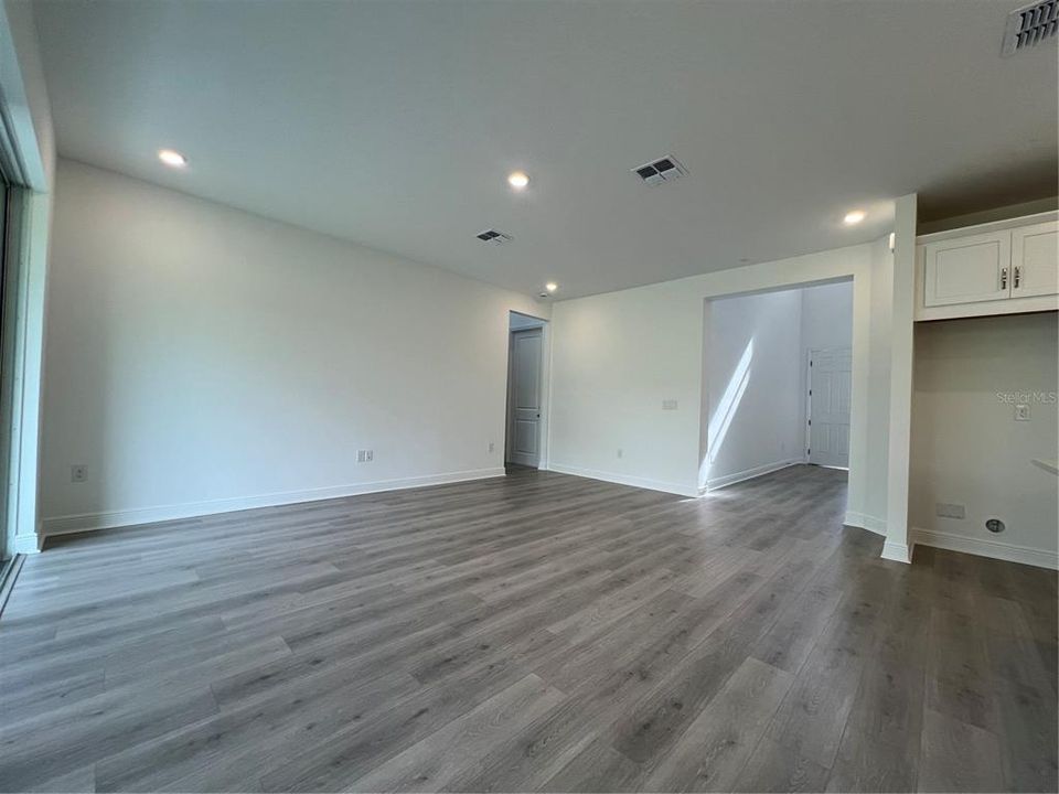 En Venta: $699,990 (4 camas, 3 baños, 2843 Pies cuadrados)