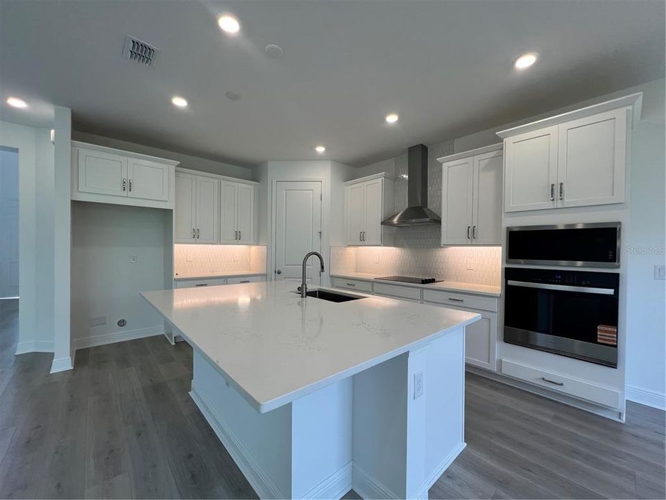 En Venta: $699,990 (4 camas, 3 baños, 2843 Pies cuadrados)