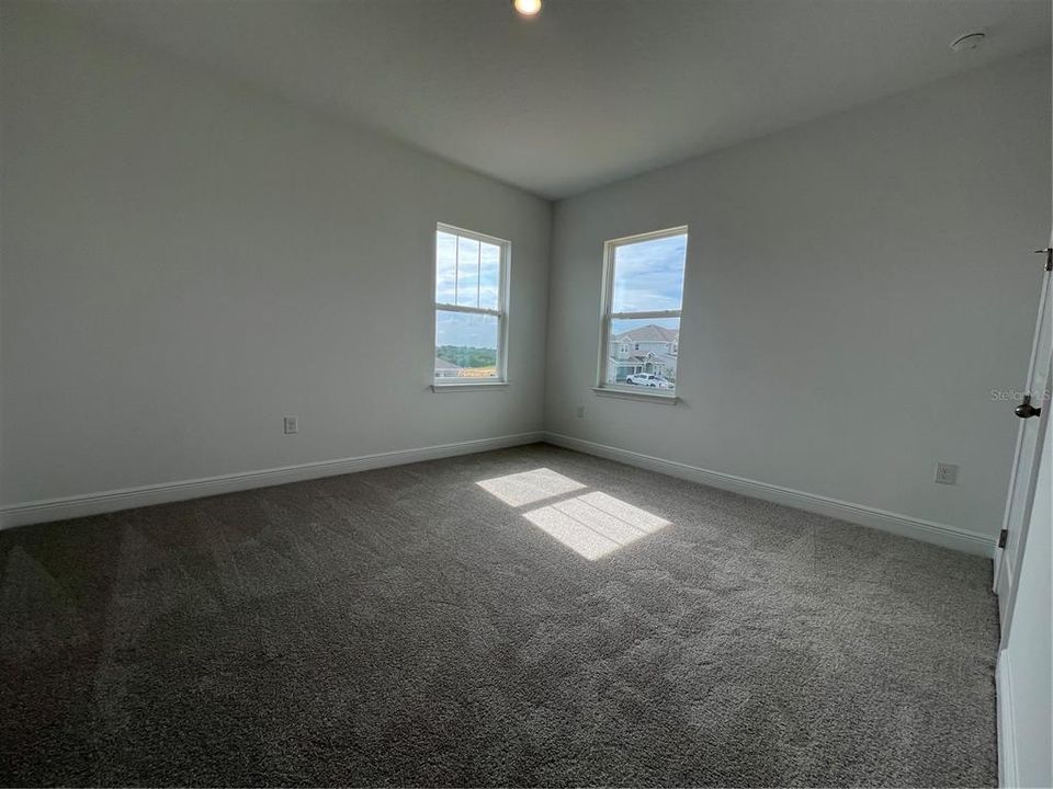 En Venta: $699,990 (4 camas, 3 baños, 2843 Pies cuadrados)