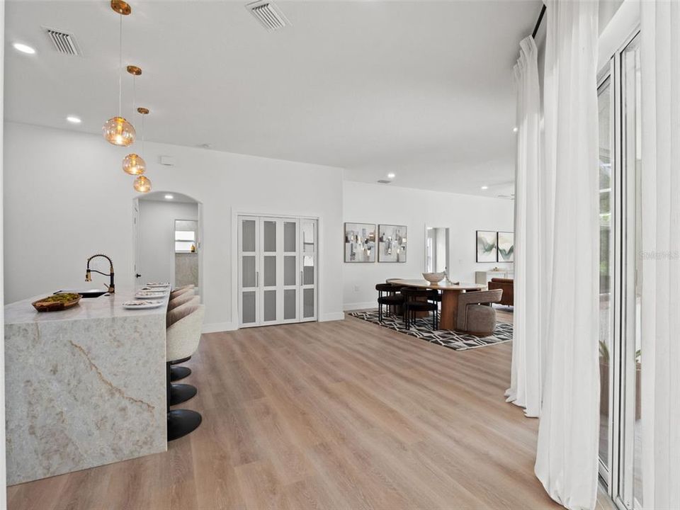 En Venta: $639,900 (5 camas, 3 baños, 3078 Pies cuadrados)