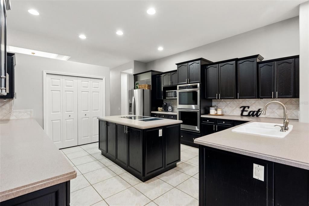 For Sale: $719,900 (3 beds, 3 baths, 2852 Square Feet)