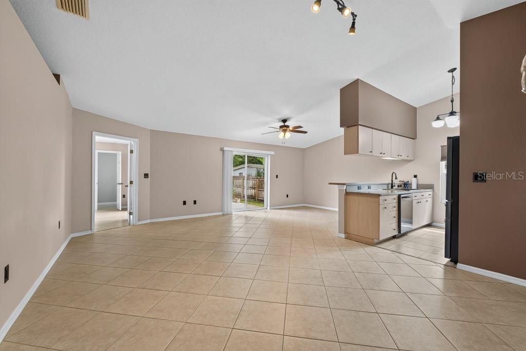 For Sale: $375,000 (3 beds, 2 baths, 1320 Square Feet)