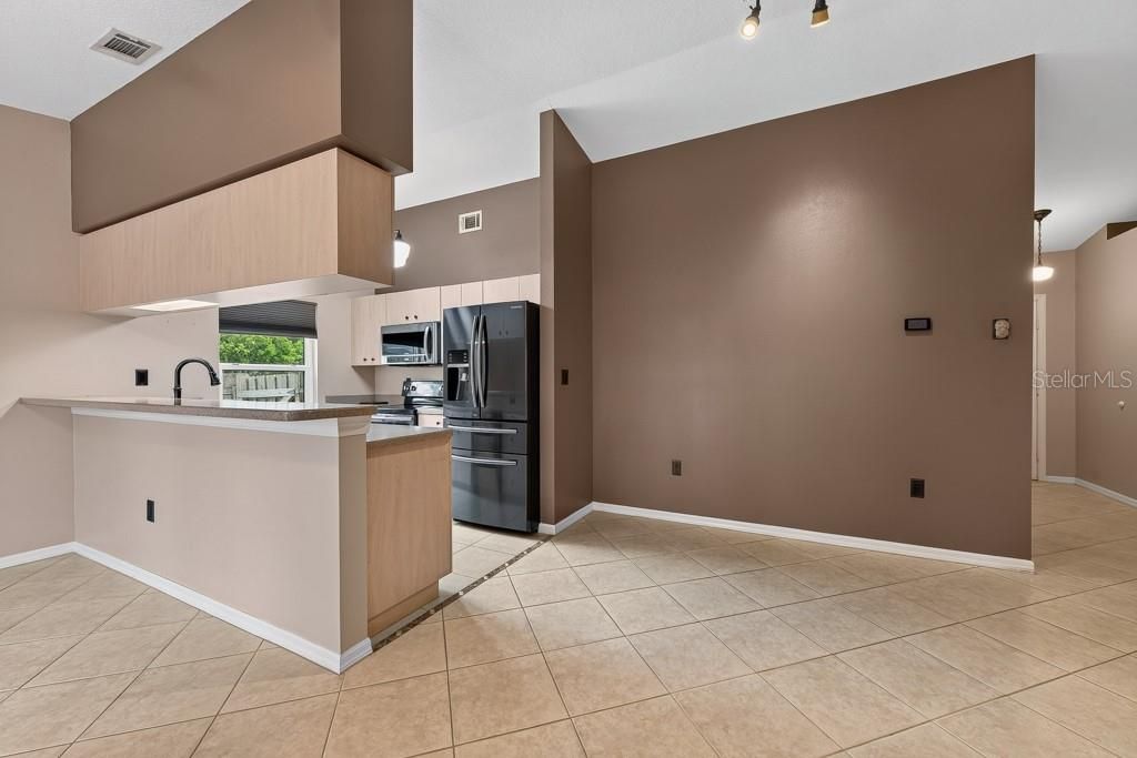 For Sale: $375,000 (3 beds, 2 baths, 1320 Square Feet)